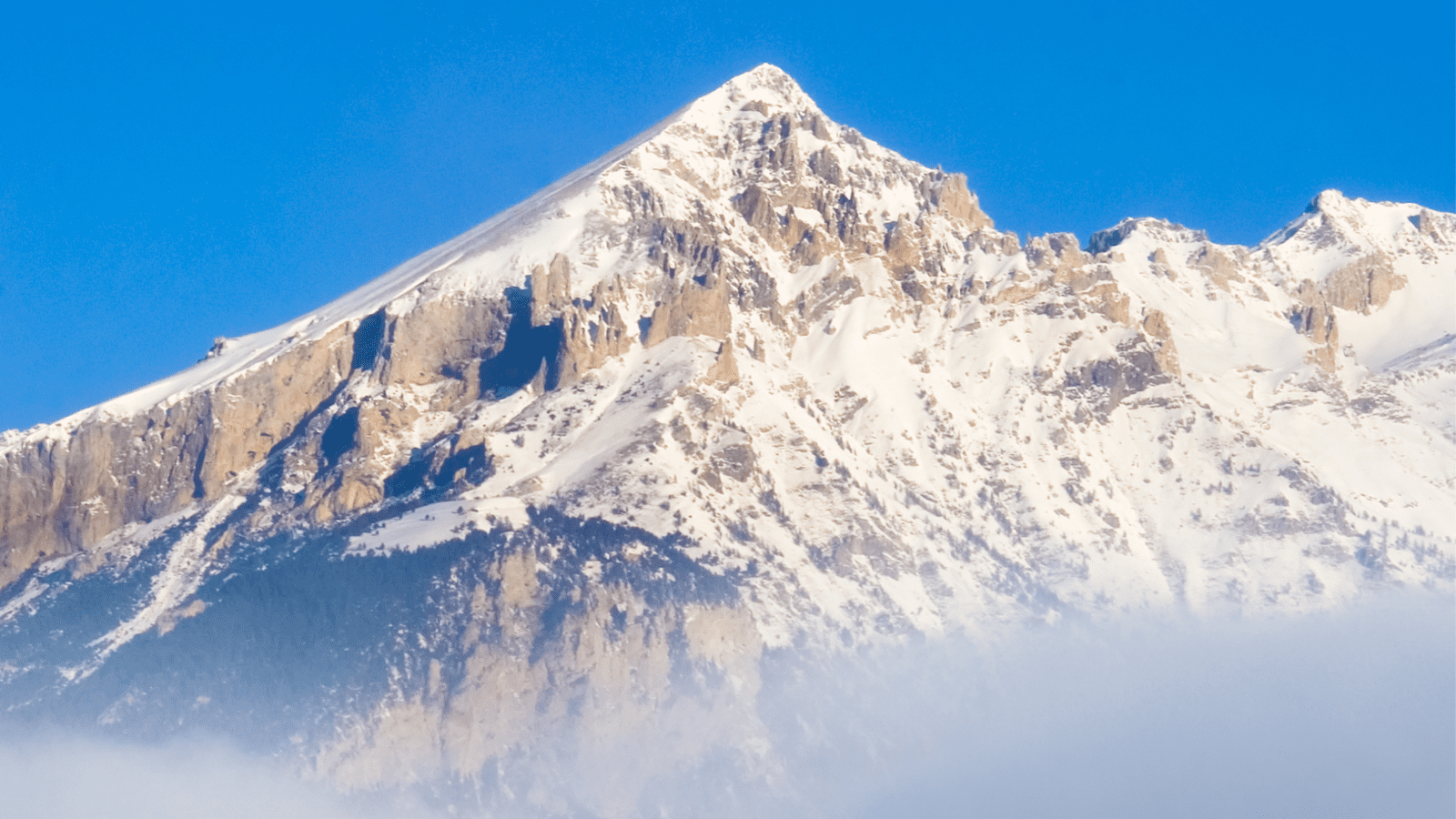 view of mont blanc from sauze d'oulx sauze d'oulx airport transfers - ski lifts